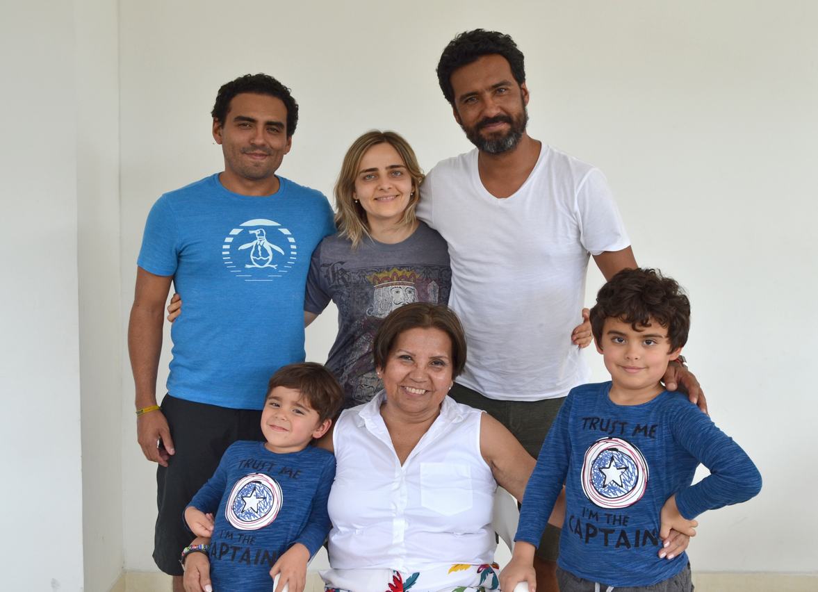 Felipe Campos, Ana de Campos, Óscar Campos, Consuelo Salazar, Andrei y Nicolai Campos.